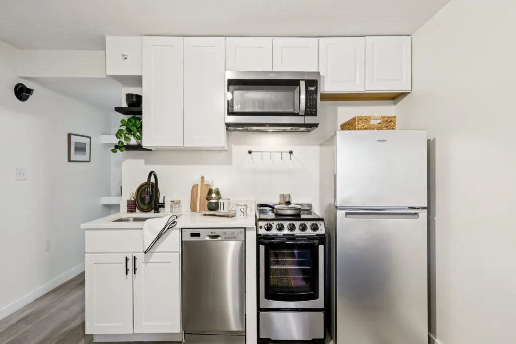 13 web or mls Central Pike Model S1812 015